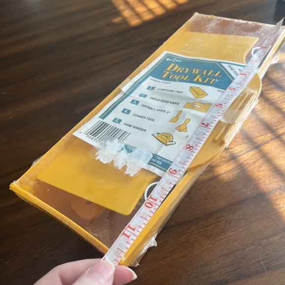 5 Piece Plastic Drywall Tool Kit, Made In Canada Krusin International Corp. - Picture 3 of 5